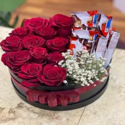 علبة السعادة مع الكيندر